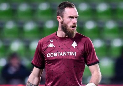 الحارس الدولي الجزائري أوكيدجا يغادر نادي ميتز بعد سبعة مواسم