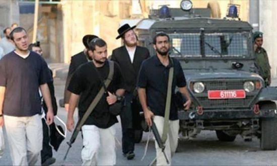 مستوطنون يعتدون على فلسطينيين بالخليل