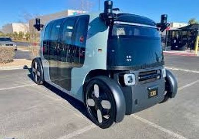 "زوكس" تفتتح منشأة لتجميع سيارات ذاتية القيادة