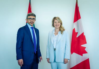 عبدالله بن زايد يلتقي وزيرة الصناعة الكندية