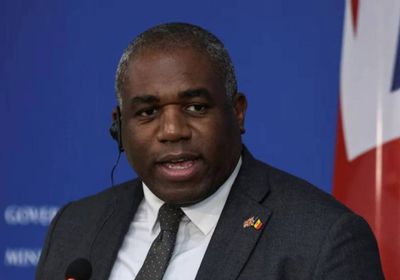 وزير الخارجية البريطاني يحث لبنان على البقاء خارج الحرب