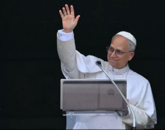 بابا الفاتيكان يدعو لتغليب الدبلوماسية على الأسلحة بالشرق الأوسط