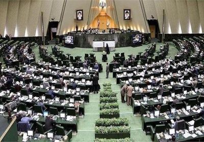 البرلمان الإيراني يقرر غلق مضيق هرمز