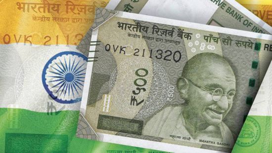 الروبية الهندية تسجل أدنى مستوى في ثلاثة أشهر