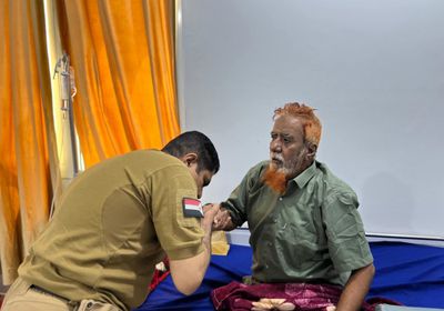 رئيس انتقالي حضرموت يطمئن على المناضل صالح الجريري