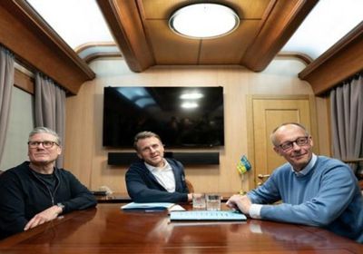 بريطانيا وفرنسا وألمانيا تدعو إيران للجلوس إلى طاولة المفاوضات