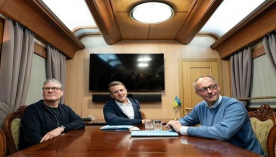 بريطانيا وفرنسا وألمانيا تدعو إيران للجلوس إلى طاولة المفاوضات