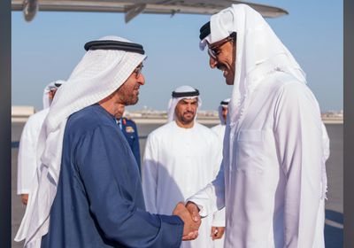 في زيارة أخوية.. رئيس الإمارات يصل الدوحة