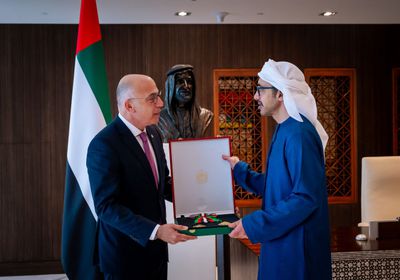 رئيس الإمارات يمنح سفير لبنان وسام الاستقلال من الطبقة الأولى