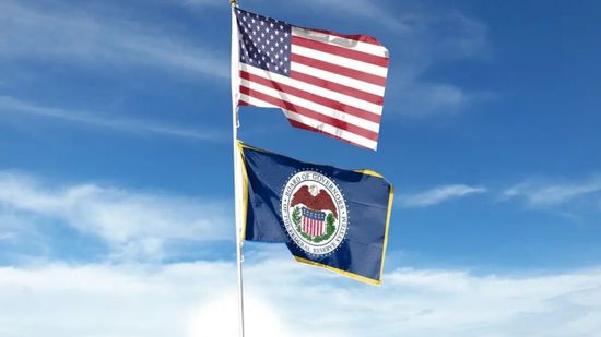 الفيدرالي: تباطؤ الهجرة يعزز استقرار سوق العمل الأمريكي