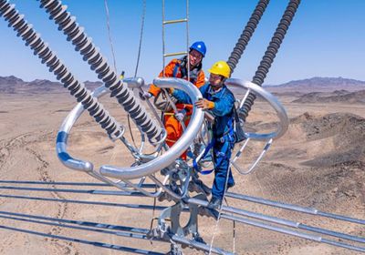 "تسلا" توقع أول اتفاق لبناء أكبر محطة تخزين كهرباء في الصين