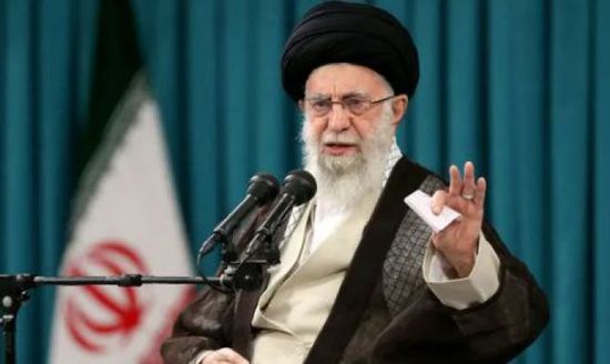 خامنئي يهدد بضرب القواعد الأمريكية في حال تعرّض إيران إلى هجوم