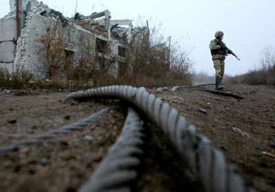 مسؤول: روسيا تسيطر على قرية في شرق أوكرانيا قرب موقع ليثيوم