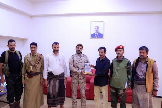 انتقالي عتق يكرم قيادات عسكرية تقديرا لجهود تعزيز الأمن