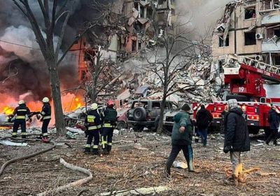 خمسة قتلى و23 مصابًا في قصف روسي على دنيبروبيتروفسك