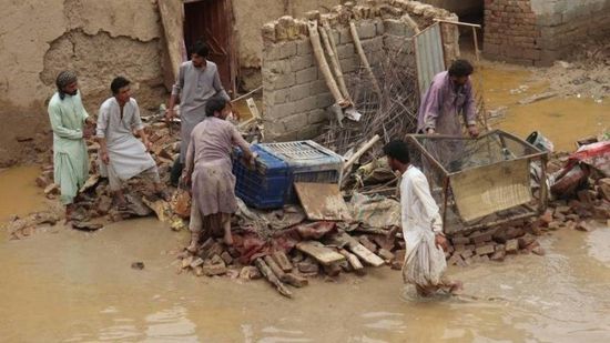 وفاة 9 في سيول جرفت أطفالًا وأقاربهم في باكستان
