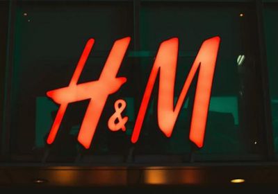 سهم "إتش آند إم" يستفيد من بوادر انتعاش الطلب في الصيف