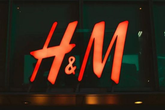 سهم "إتش آند إم" يستفيد من بوادر انتعاش الطلب في الصيف