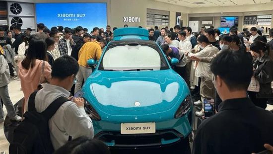 "شاومي" تطلق سيارة كهربائية جديدة لمنافسة "تسلا موديل واي"