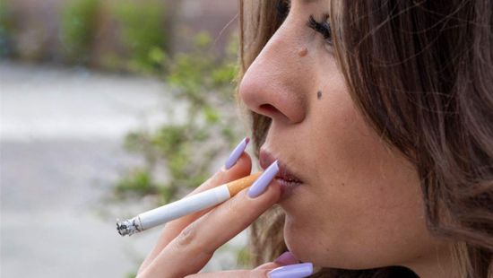 فرنسا تتخذ قرارًا مهمًا بشأن التدخين