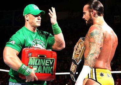 سينا ينتصر على سي إم بانك ويحتفظ بلقب WWE