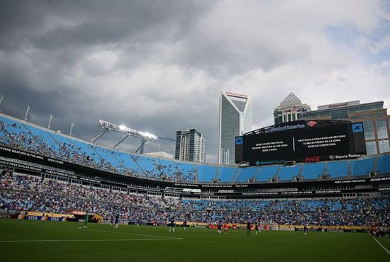 عاصفة جوية توقف مباراة تشيلسي وبنفيكا