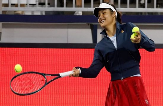 رادوكانو تقود البريطانيات في ويمبلدون لكنها تقلل التوقعات