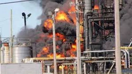 تصاعد دخان من مصفاة تبريز الإيرانية نتيجة انفجار خزان نيتروجين