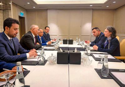 الرئيس الزُبيدي وسفيرة فرنسا يستعرضان مستجدات المسار السياسي