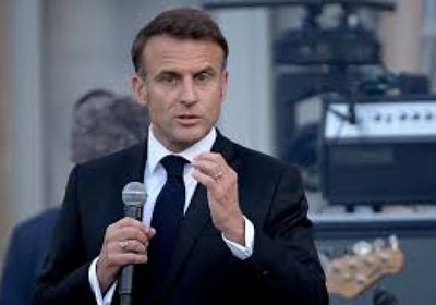 ماكرون يجري اتصالًا مع الرئيس الإيراني بزشكيان