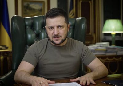 زيلينسكي يطالب بتكثيف العقوبات على روسيا