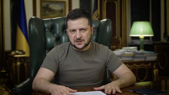 زيلينسكي يطالب بتكثيف العقوبات على روسيا