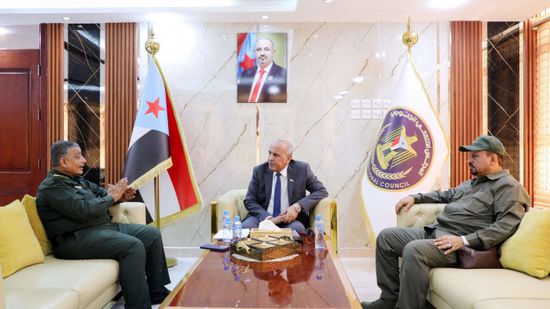 الكثيري يتابع سير إصدار البطاقات الشخصية الإلكترونية للمواطنين