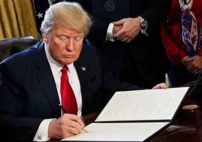 ترامب يوقع أمرًا تنفيذيًا لرفع العقوبات عن سوريا