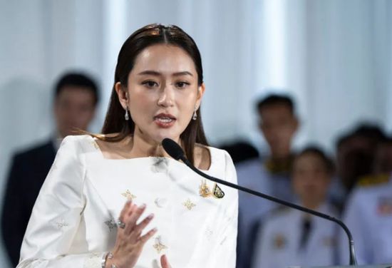 المحكمة الدستورية في تايلاند تقرر تعليق عمل رئيسة الوزراء