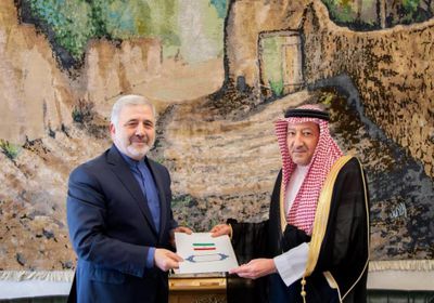 وزير الخارجية السعودي يتلقى رسالة خطية من نظيره الإيراني