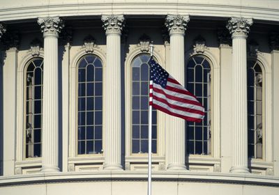 مصارف أمريكية تؤيد مشروع قانون الضرائب والإنفاق الجديد