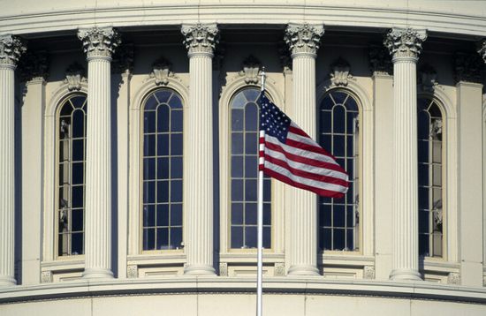 مصارف أمريكية تؤيد مشروع قانون الضرائب والإنفاق الجديد