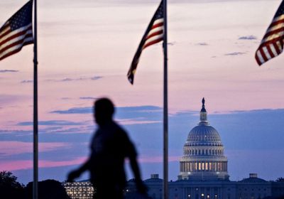 مجلس الشيوخ الأمريكي يقر مشروع قانون الضرائب والإنفاق