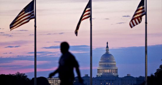 مجلس الشيوخ الأمريكي يقر مشروع قانون الضرائب والإنفاق