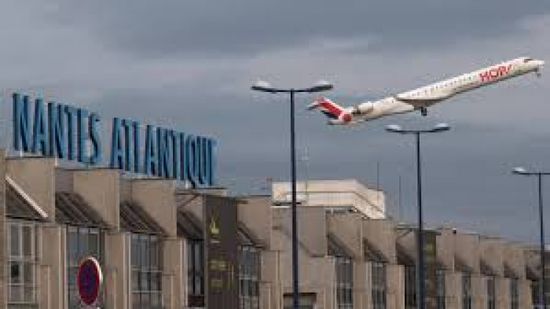 فرنسا تطلب من شركات الطيران تقليص رحلاتها