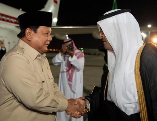 رئيس إندونيسيا يصل إلى جدة