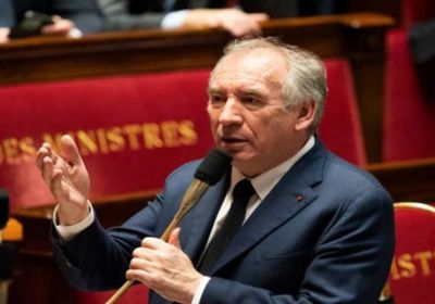 رئيس الوزراء الفرنسي ينجو من تصويت لحجب الثقة