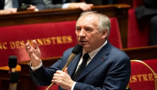 رئيس الوزراء الفرنسي ينجو من تصويت لحجب الثقة