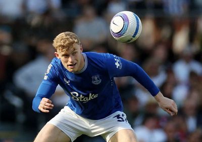 برانثويت مستمر مع إيفرتون حتى 2030