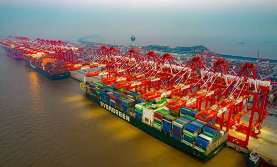 إضراب مسؤولي الجمارك يوقف الأنشطة في أكبر ميناء ببنغلادش