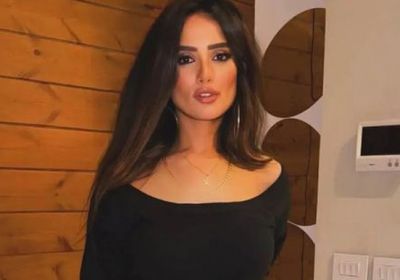 زينة تطالب بتعويض بعد تعرض طفليها لهجوم من كلب في ملعب كرة خماسي