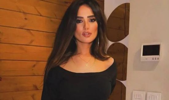 زينة تطالب بتعويض بعد تعرض طفليها لهجوم من كلب في ملعب كرة خماسي