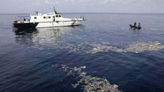 إندونيسيا توقف مؤقتا البحث عن 30 مفقودًا بعد غرق عبارة