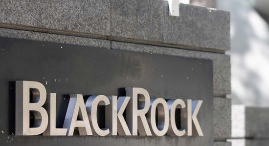 صندوق بيتكوين لـ"بلاك روك" يتفوق على مؤشر "إس آند بي 500"